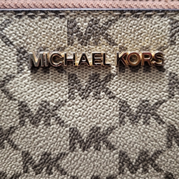 Michael Kors Wristlet - Picture 3 of 9